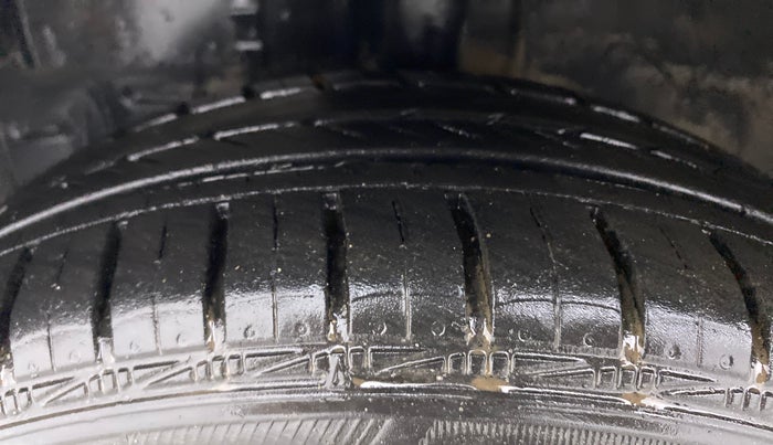 2013 Toyota Etios G, Petrol, Manual, 40,269 km, Left Front Tyre Tread