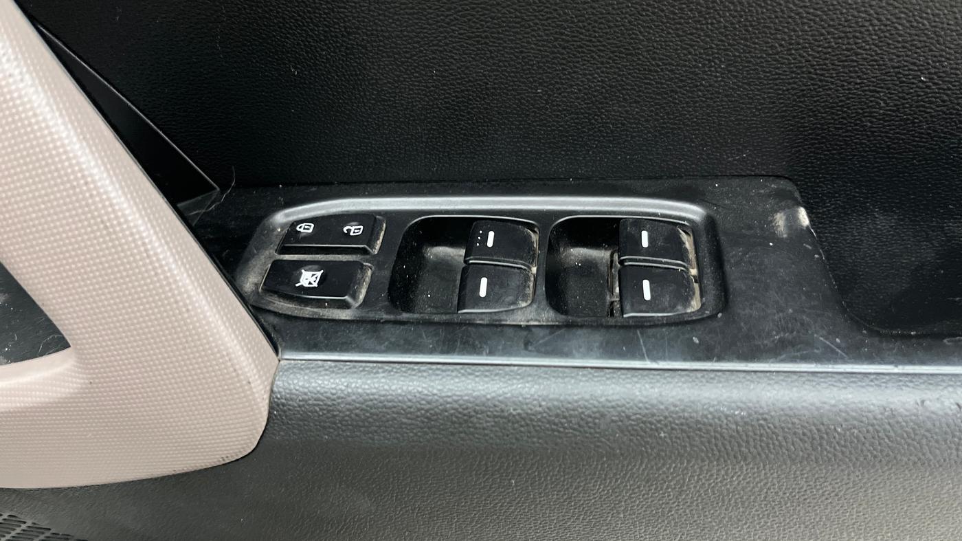 2018 Hyundai Creta E PLUS 1.6 PETROL, Petrol, Manual, 89,075 km, Driver Side Door Panels Control