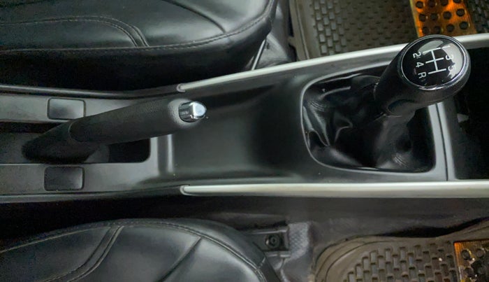 2016 Maruti Baleno ALPHA 1.2 K12, Petrol, Manual, 41,797 km, Gear Lever