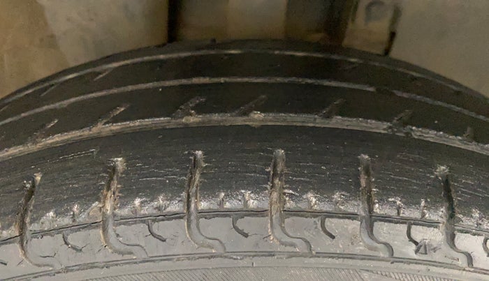 2015 Renault Kwid RXT 0.8, Petrol, Manual, 69,805 km, Right Front Tyre Tread