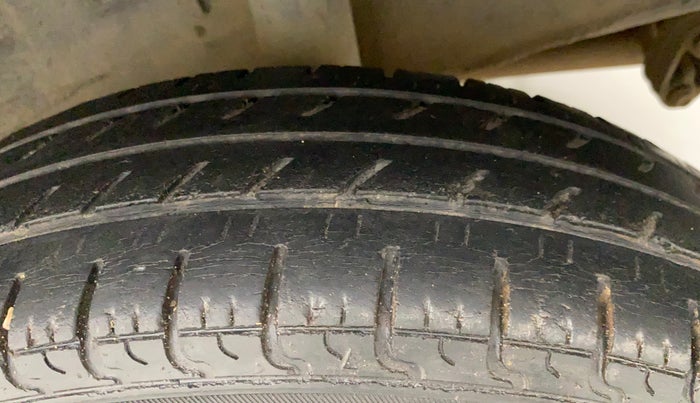 2015 Renault Kwid RXT 0.8, Petrol, Manual, 69,805 km, Left Rear Tyre Tread