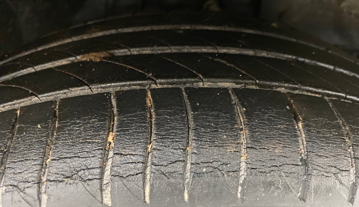 2011 Honda City V MT PETROL, Petrol, Manual, 66,316 km, Right Front Tyre Tread