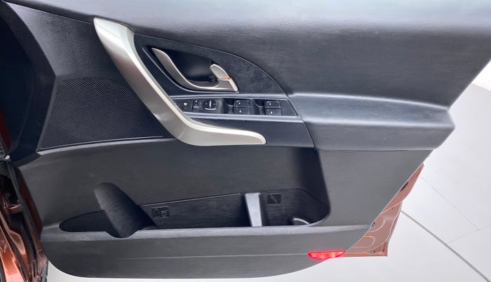2018 Mahindra XUV500 W9, Diesel, Manual, 84,193 km, Driver Side Door Panels Control