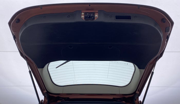 2018 Mahindra XUV500 W9, Diesel, Manual, 84,193 km, Boot Door Open
