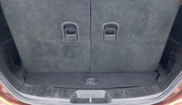 2018 Mahindra XUV500 W9, Diesel, Manual, 84,193 km, Boot Inside
