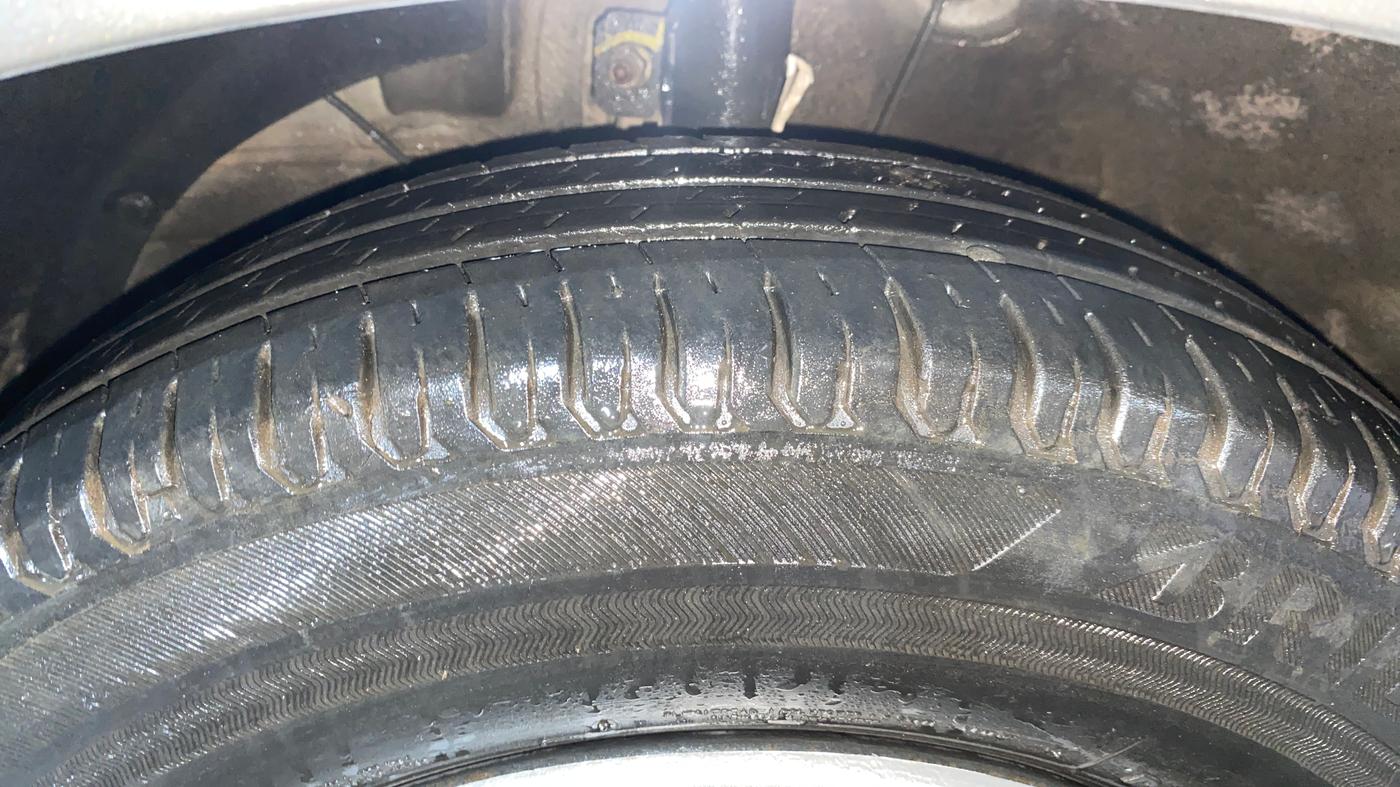 2019 Maruti Dzire VXI AMT, Petrol, Automatic, 28,307 km, Left Front Tyre Tread