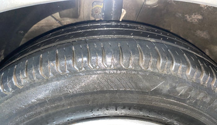 2019 Maruti Dzire VXI AMT, Petrol, Automatic, 28,243 km, Left Front Tyre Tread