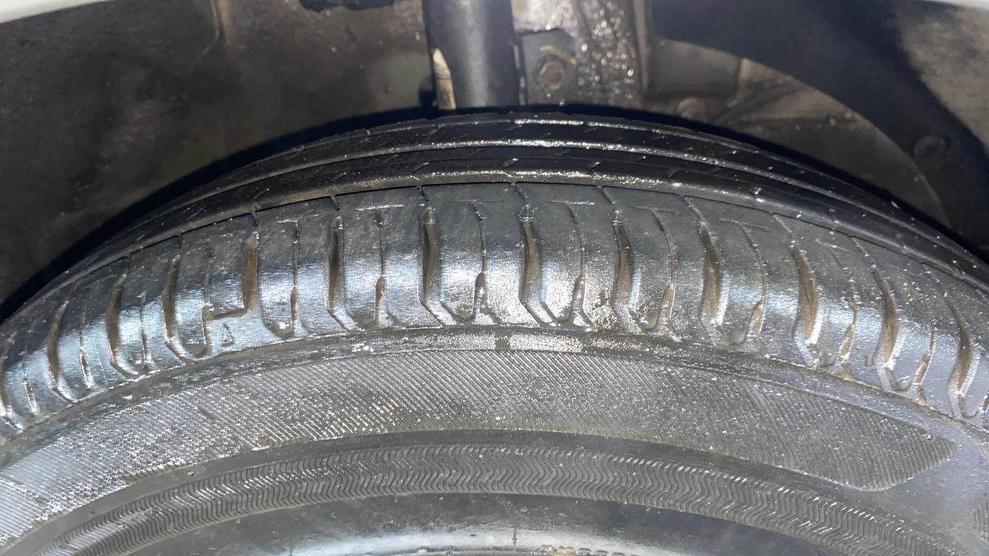 2019 Maruti Dzire VXI AMT, Petrol, Automatic, 28,307 km, Right Front Tyre Tread