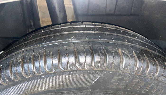2019 Maruti Dzire VXI AMT, Petrol, Automatic, 28,243 km, Right Rear Tyre Tread