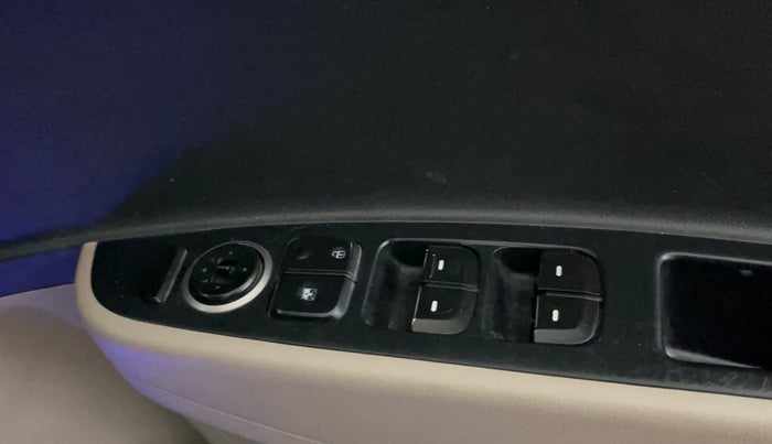 2017 Hyundai Grand i10 SPORTZ (O) 1.2 KAPPA VTVT, Petrol, Manual, 82,076 km, Right front window switch / handle - Window making noise/ moving slow