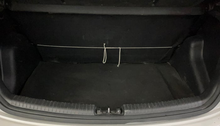 2017 Hyundai Grand i10 SPORTZ (O) 1.2 KAPPA VTVT, Petrol, Manual, 82,076 km, Boot Inside
