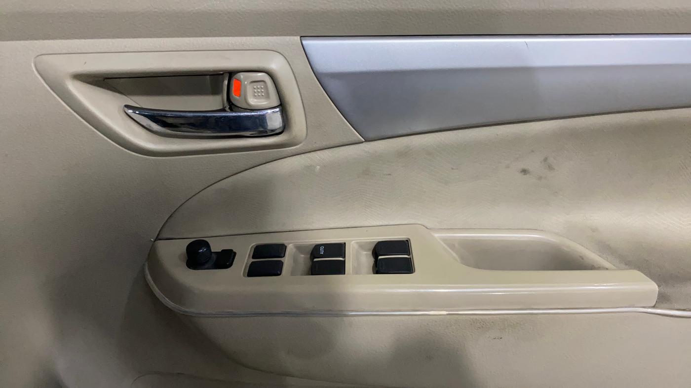 2017 Maruti Ertiga ZDI SHVS, Diesel, Manual, 1,14,442 km, Driver Side Door Panels Control