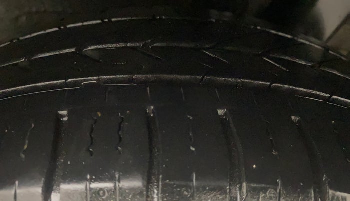 2014 Hyundai Grand i10 SPORTZ 1.2 KAPPA VTVT, Petrol, Manual, 60,381 km, Left Rear Tyre Tread