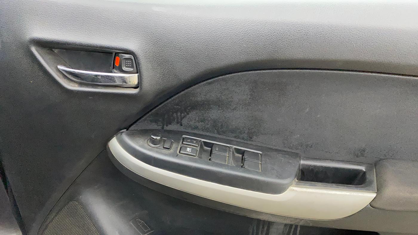 2016 Maruti Baleno DELTA PETROL 1.2, Petrol, Manual, 80,391 km, Driver Side Door Panels Control