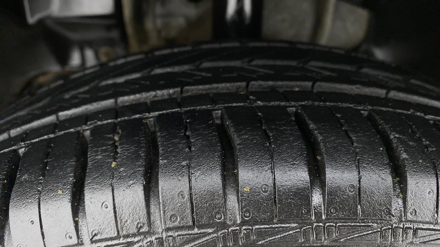 2016 Tata Tiago XT PETROL, Petrol, Manual, 1,10,096 km, Left Front Tyre Tread