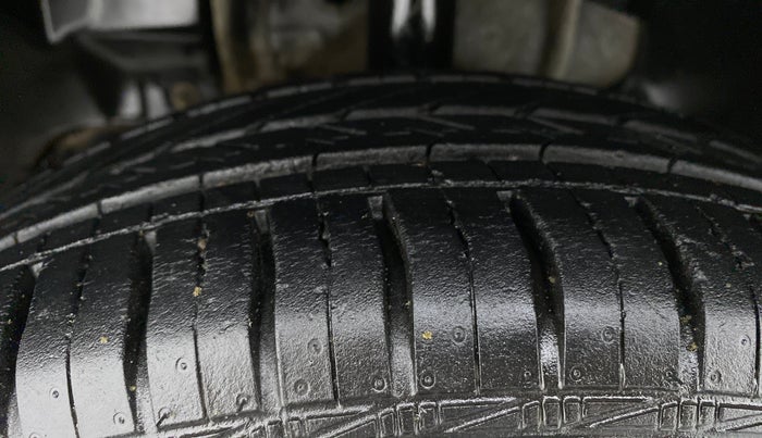 2016 Tata Tiago XT PETROL, Petrol, Manual, 1,10,096 km, Left Front Tyre Tread