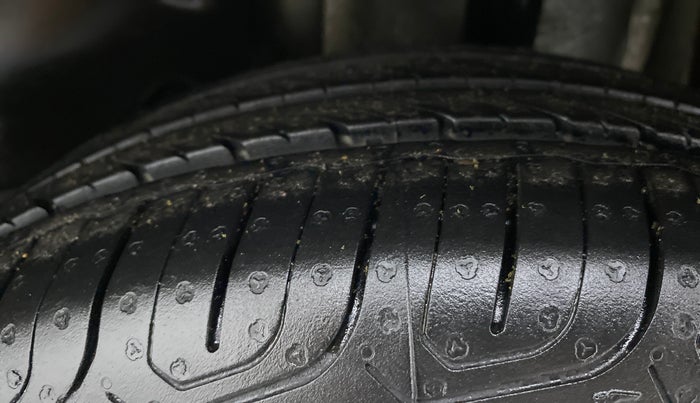 2016 Tata Tiago XT PETROL, Petrol, Manual, 1,10,096 km, Left Rear Tyre Tread