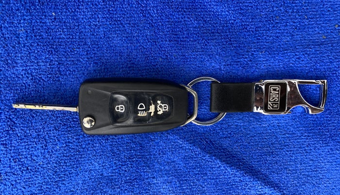 2016 Tata Tiago XT PETROL, Petrol, Manual, 1,10,096 km, Key Close Up