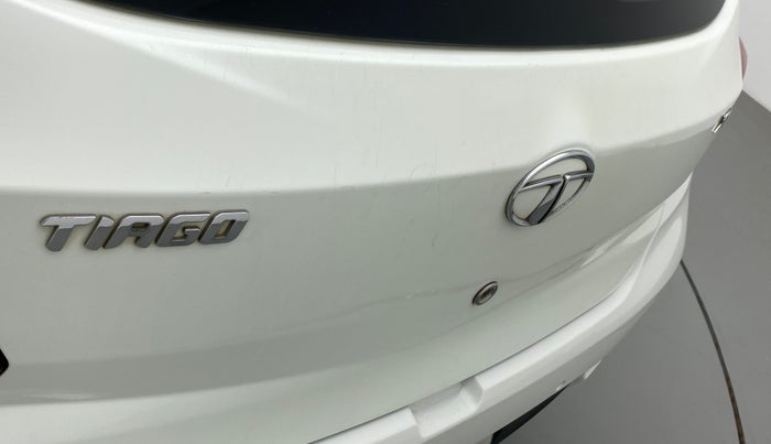 2016 Tata Tiago XT PETROL, Petrol, Manual, 1,10,096 km, Dicky (Boot door) - Minor scratches