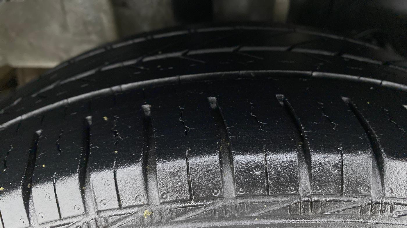 2016 Tata Tiago XT PETROL, Petrol, Manual, 1,10,096 km, Right Rear Tyre Tread