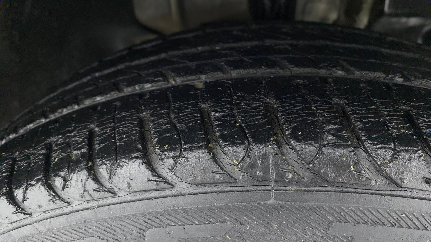 2016 Tata Tiago XT PETROL, Petrol, Manual, 1,10,096 km, Right Front Tyre Tread