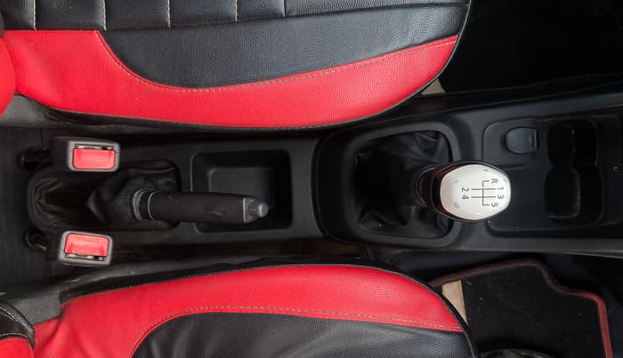 2017 Renault Kwid 1.0 RXT 02 Anniversary Edition, Petrol, Manual, 64,405 km, Gear Lever