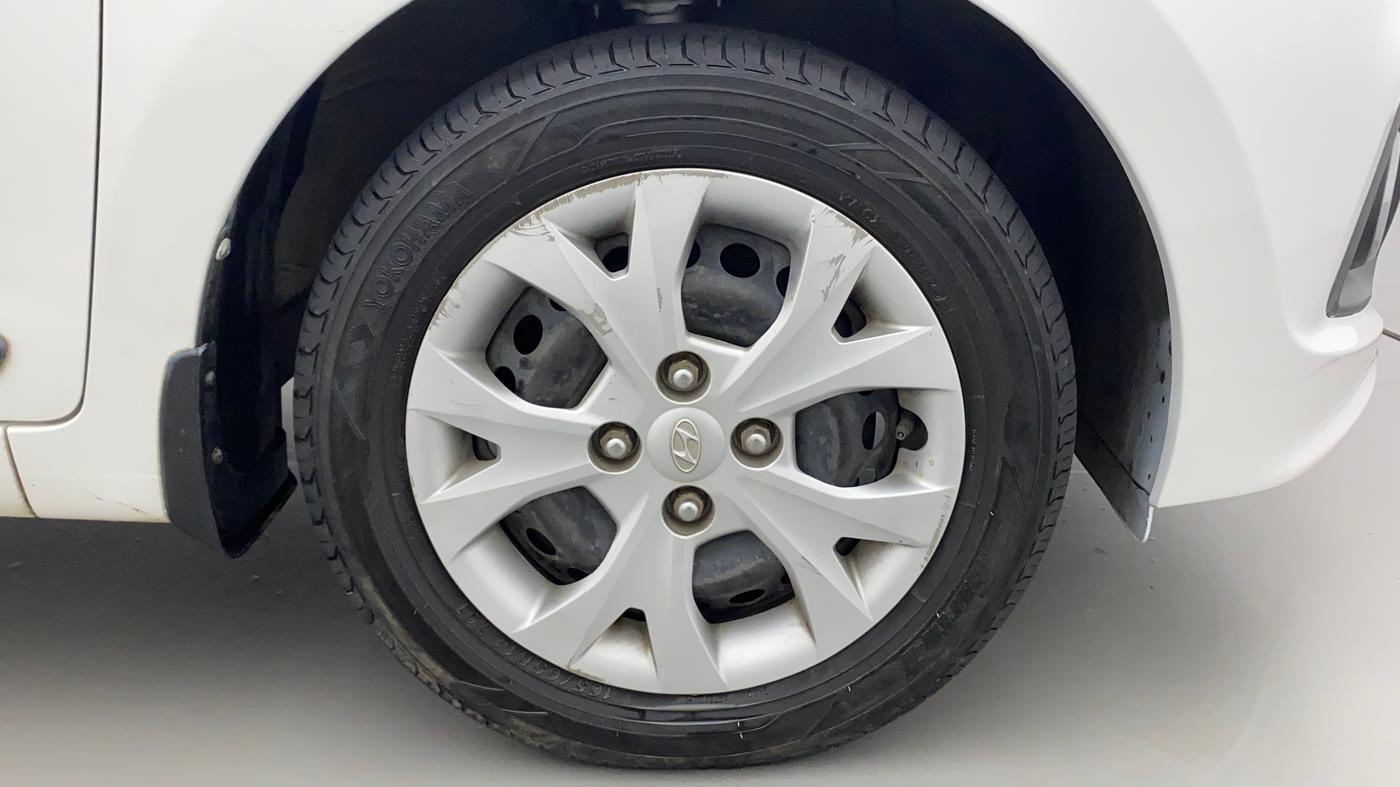 2016 Hyundai Grand i10 SPORTZ 1.2 KAPPA VTVT, Petrol, Manual, 69,802 km, Right Front Wheel