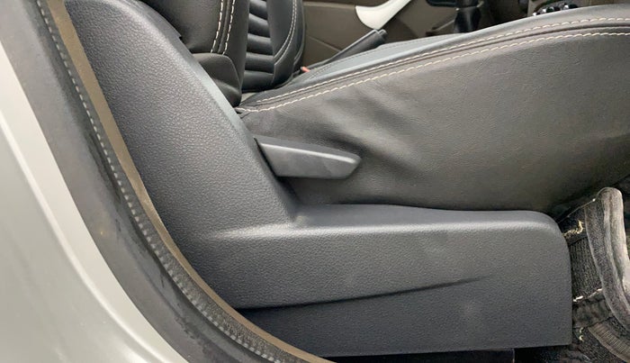 2016 Renault Duster RXL PETROL, Petrol, Manual, 23,020 km, Driver Side Adjustment Panel