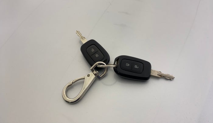 2016 Renault Duster RXL PETROL, Petrol, Manual, 23,020 km, Key Close Up