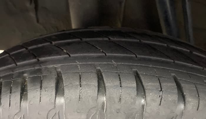 2020 Renault Kwid RXT 1.0 AMT (O), Petrol, Automatic, 23,398 km, Right Rear Tyre Tread