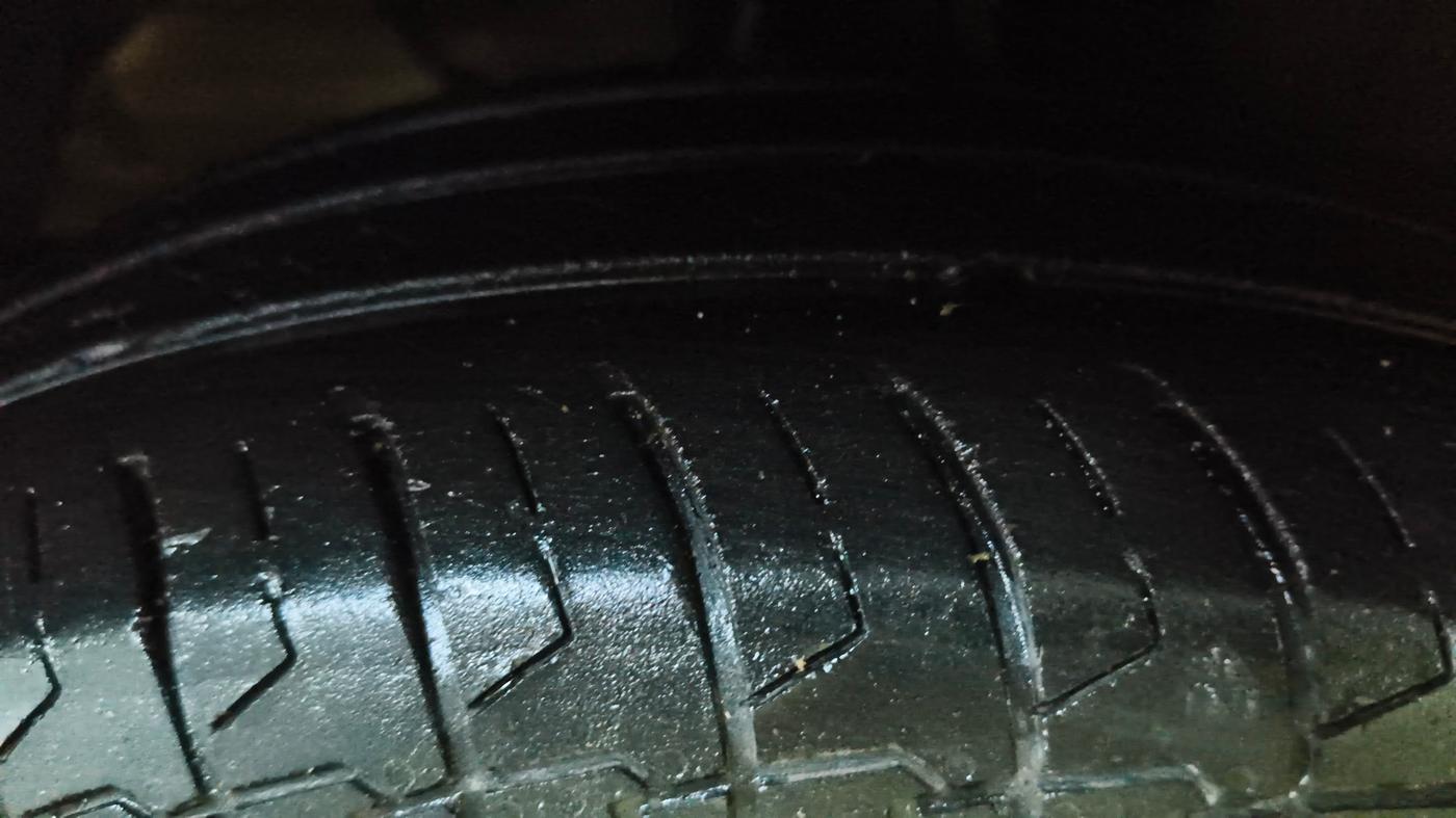 2023 Maruti Swift LXI, Petrol, Manual, 42,803 km, Left Front Tyre Tread