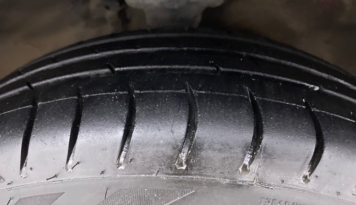 2010 Maruti Alto LXI, Petrol, Manual, 48,649 km, Right Front Tyre Tread