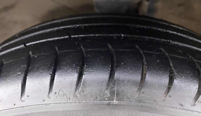 2010 Maruti Alto LXI, Petrol, Manual, 48,649 km, Left Front Tyre Tread