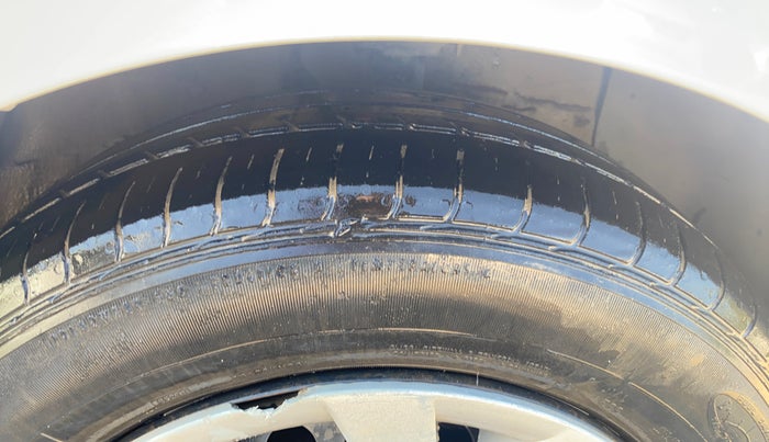 2015 Hyundai Xcent S 1.2, Petrol, Manual, 1,10,521 km, Right Front Tyre Tread