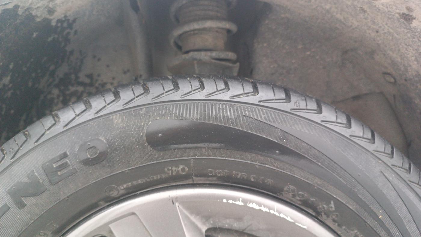 2018 Renault Kwid RXT 1.0 AMT, Petrol, Automatic, 59,755 km, Left Front Tyre Tread