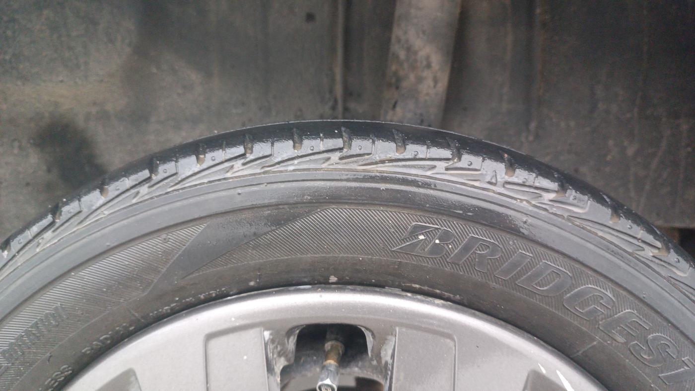 2018 Renault Kwid RXT 1.0 AMT, Petrol, Automatic, 59,755 km, Left Rear Tyre Tread