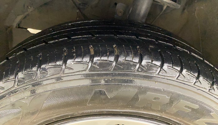 2017 Maruti Baleno DELTA PETROL 1.2, Petrol, Manual, 42,373 km, Left Front Tyre Tread