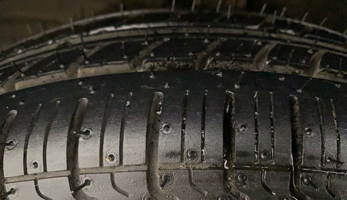 2012 Maruti Wagon R 1.0 LXI, Petrol, Manual, 71,143 km, Left Front Tyre Tread