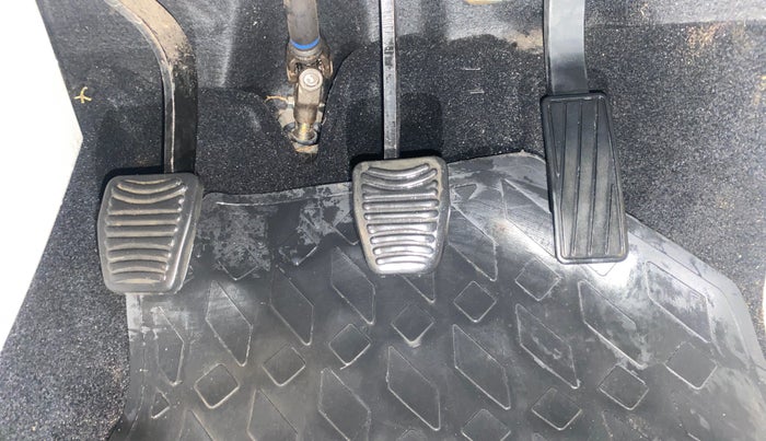 2019 Mahindra XUV300 W8 (O) 1.5 DIESEL, Diesel, Manual, 46,536 km, Pedals