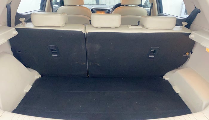 2019 Mahindra XUV300 W8 (O) 1.5 DIESEL, Diesel, Manual, 46,536 km, Boot Inside