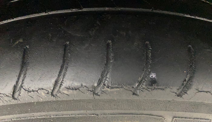 2019 Mahindra XUV300 W8 (O) 1.5 DIESEL, Diesel, Manual, 46,536 km, Right Front Tyre Tread