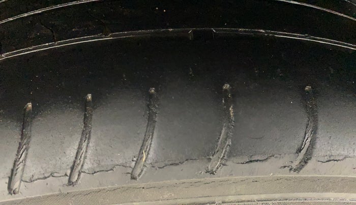 2019 Mahindra XUV300 W8 (O) 1.5 DIESEL, Diesel, Manual, 46,536 km, Right Rear Tyre Tread