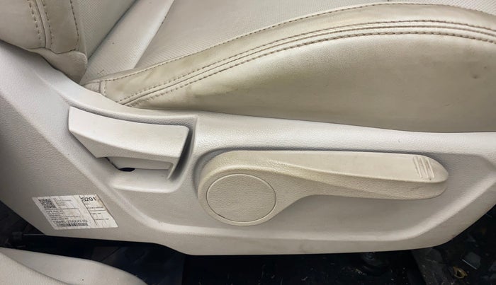 2019 Mahindra XUV300 W8 (O) 1.5 DIESEL, Diesel, Manual, 46,536 km, Driver Side Adjustment Panel