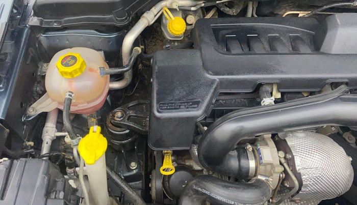 2019 Mahindra XUV300 W8 (O) 1.5 DIESEL, Diesel, Manual, 46,536 km, Engine View - Right