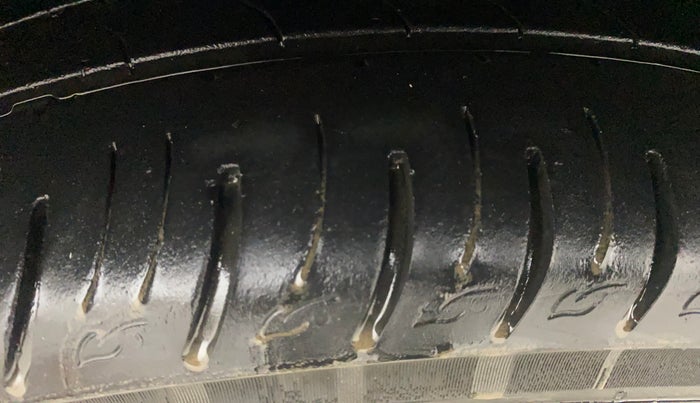 2019 Mahindra XUV300 W8 (O) 1.5 DIESEL, Diesel, Manual, 46,536 km, Left Front Tyre Tread