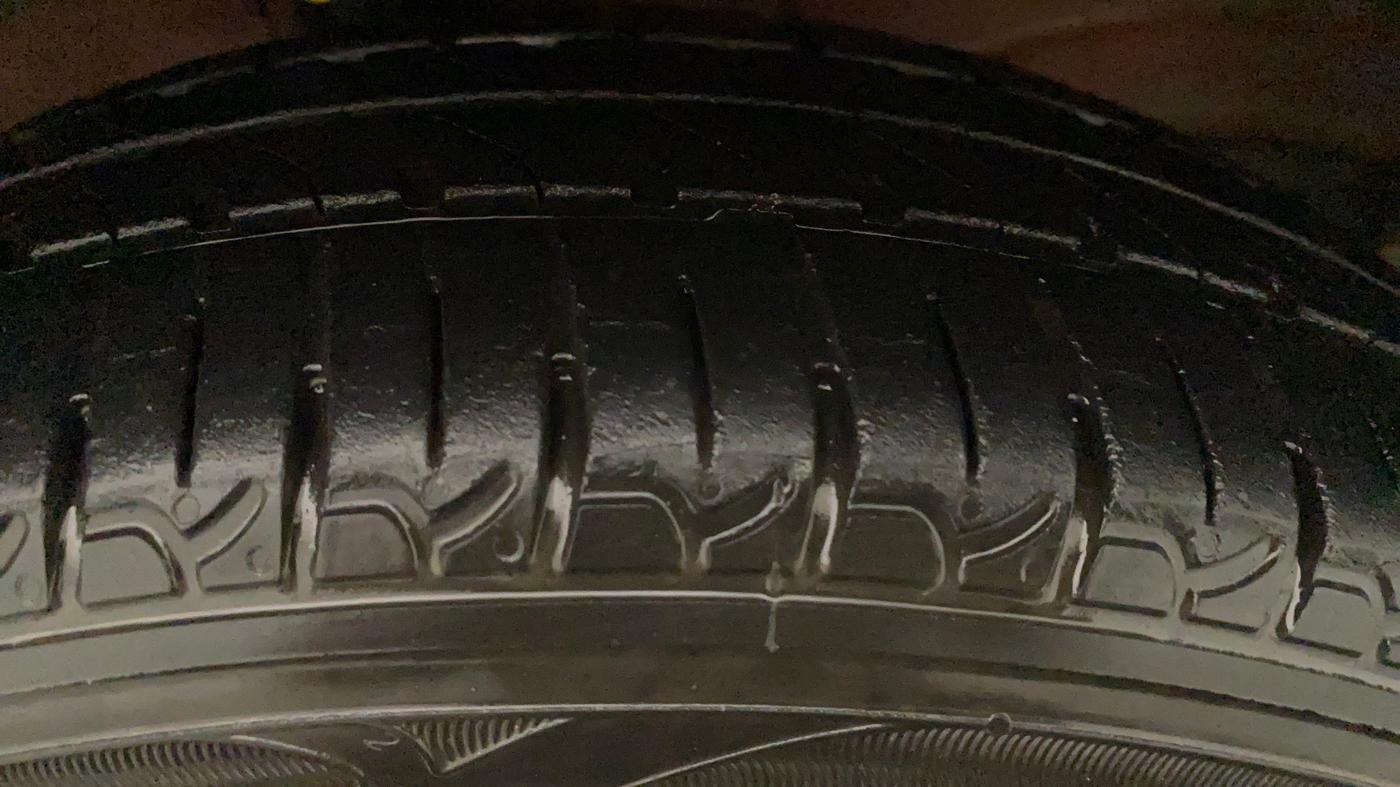 2012 Maruti Wagon R 1.0 VXI, Petrol, Manual, 44,344 km, Left Front Tyre Tread