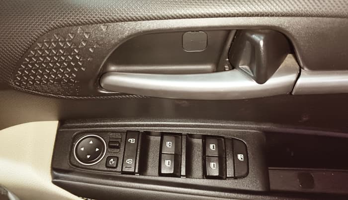 2021 KIA SONET HTX ANNIVERSARY EDITION 1.0 IMT, Petrol, Manual, 22,441 km, Driver Side Door Panels Control