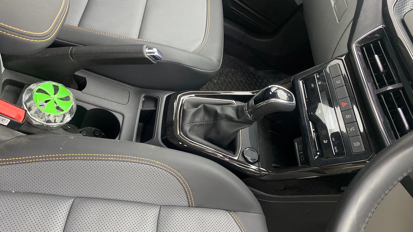2025 Skoda KUSHAQ Prestige 1.5L TSI AT, Petrol, Automatic, 3,786 km, Gear Lever