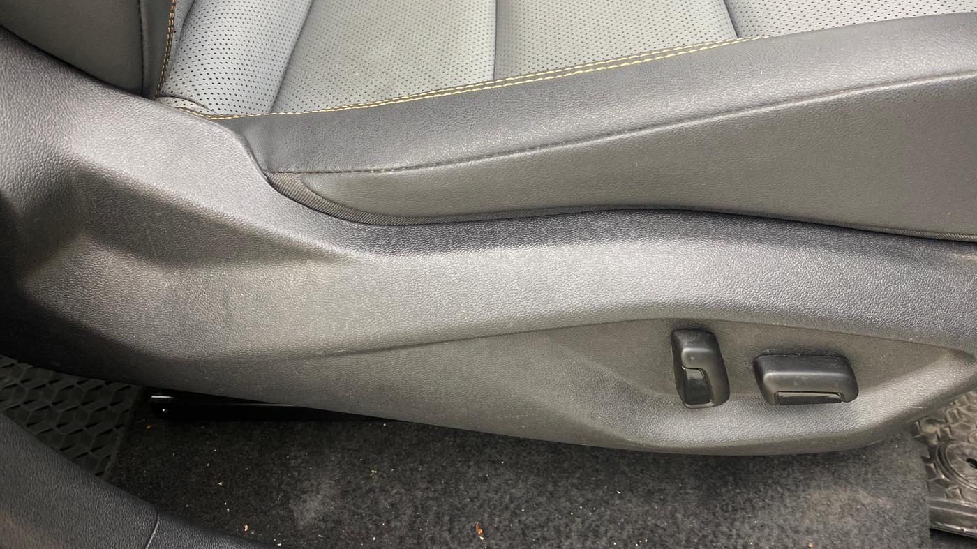 2025 Skoda KUSHAQ Prestige 1.5L TSI AT, Petrol, Automatic, 3,786 km, Driver Side Adjustment Panel