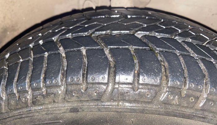 2016 Honda Amaze 1.2L I-VTEC VX AT, Petrol, Automatic, 57,126 km, Right Front Tyre Tread